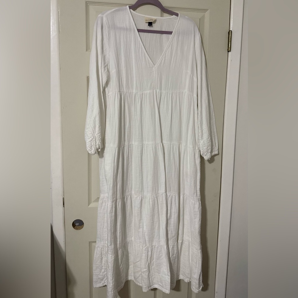 Universal Thread White V-Neck Top